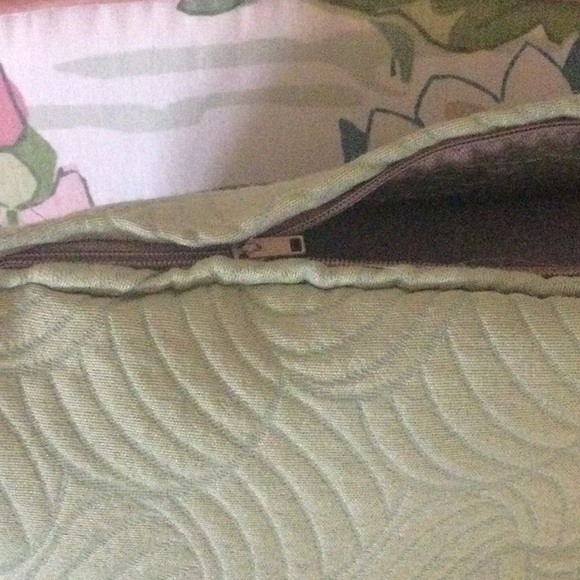 2 custom pillow covers - Picture 3 of 3